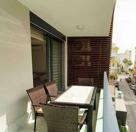 Apartment Cleopatra Crown *