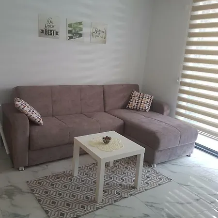 Apartment Cleopatra Crown *