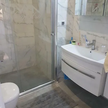 Cleopatra Crown Apartment
