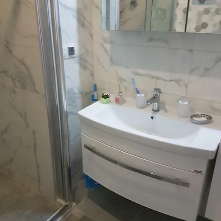 Cleopatra Crown Apartment