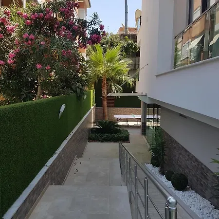 Apartment Cleopatra Crown *
